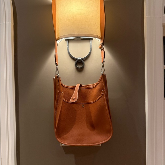 Elegant Toffee Leather Shoulder Bag H - Picture 2 of 2